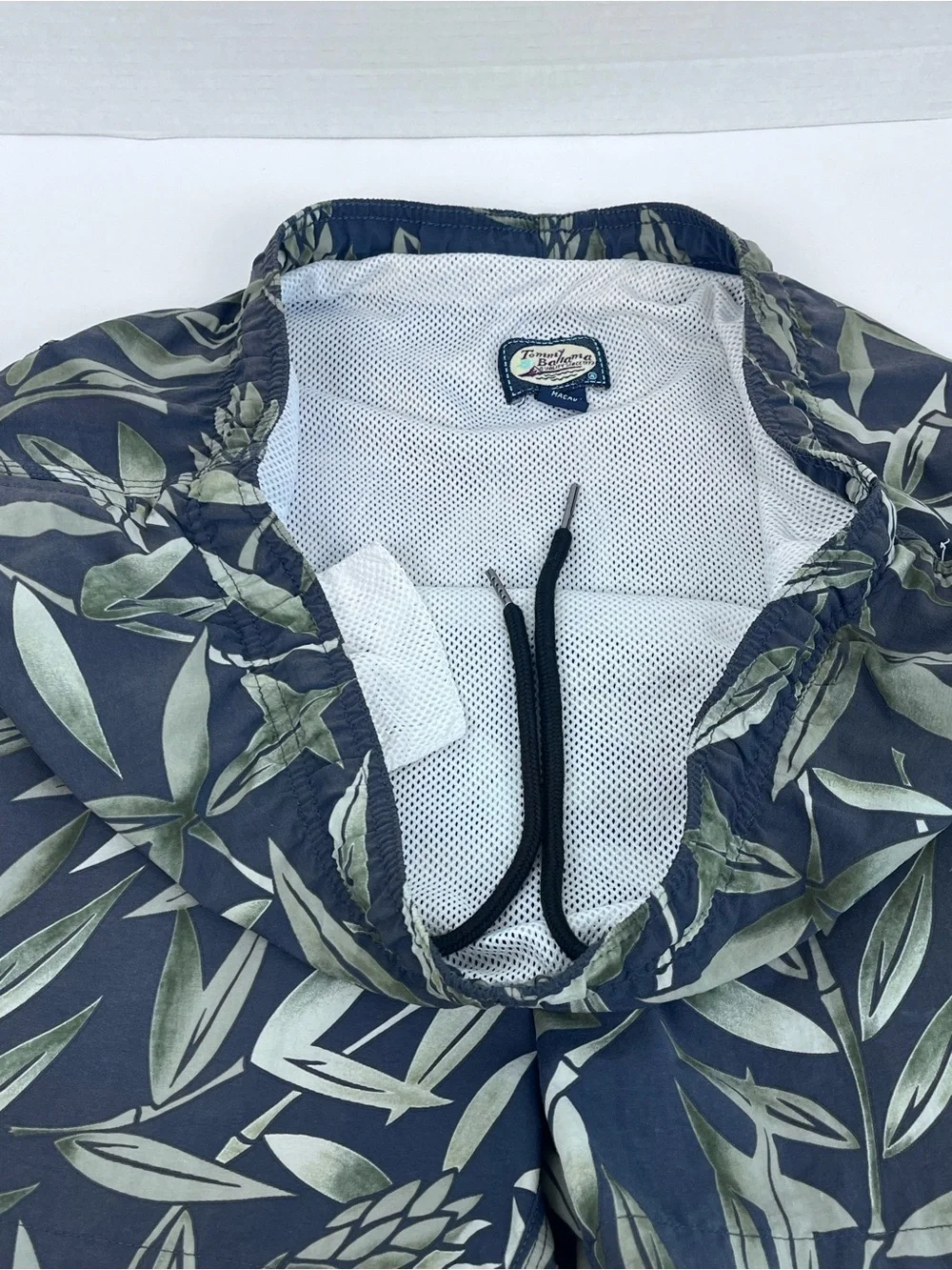 Tommy Bahama Men's Bungalow Brand Mesh Lined Floral Swim Trunks Size S; Beach